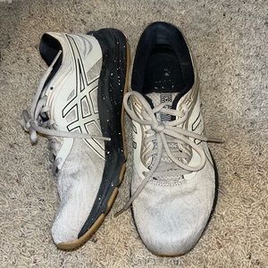 ASICS size 7.5 only wore a few times. Color wasn’t for me. Lol